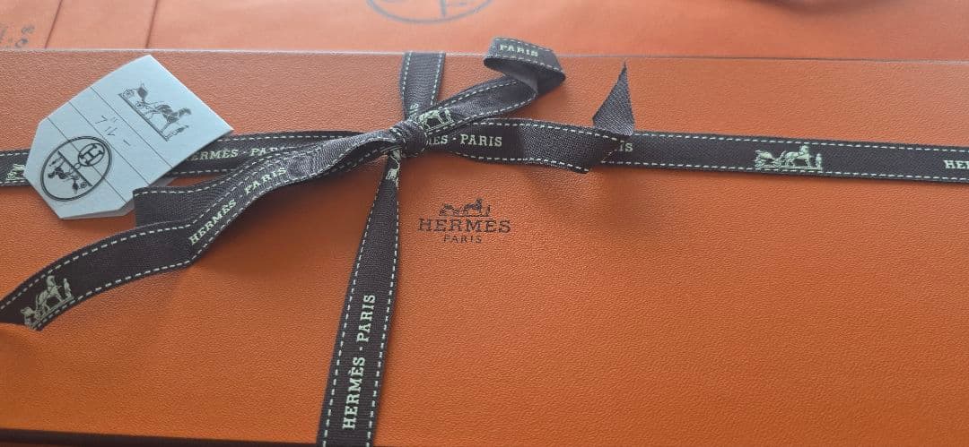 ★POLITE★　【新品未使用　プレゼントに】HERMES ネクタイ