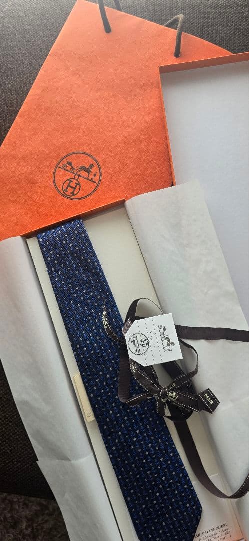 ★POLITE★　【新品未使用　プレゼントに】HERMES ネクタイ