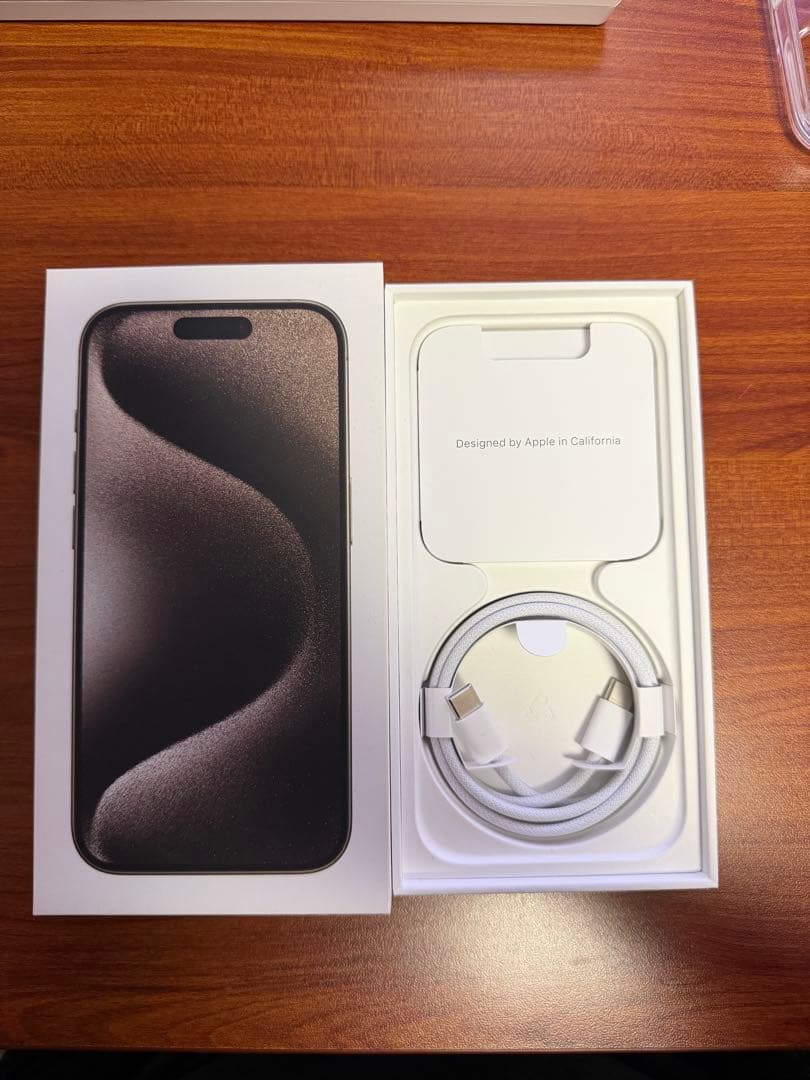 iPhone 15 Pro 256GB ナチュラルチタニウム + 純正ケース2種