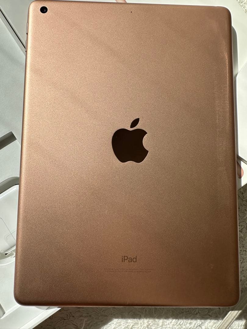 美品【最終セール】純正ケーブル充電iPad 第6世代 32GBWi-Fiゴールド