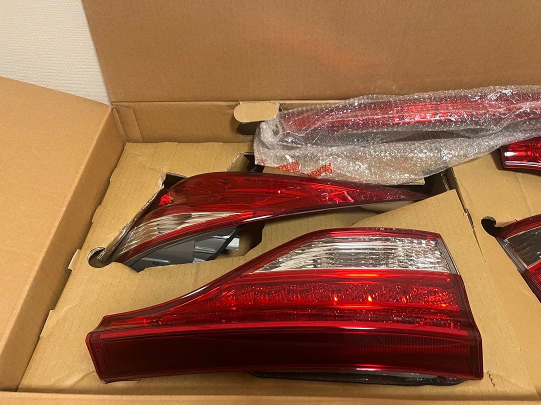 トヨタエスティマ　テールランプ　ACR50W