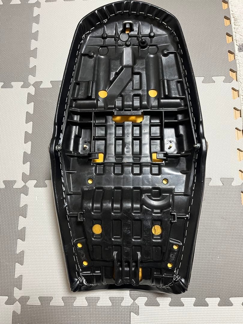 cb1100用　cb750four仕様　チョビ三段シート