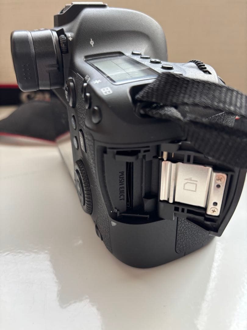 Canon EOS 6D デジタル一眼レフカメラ　本体