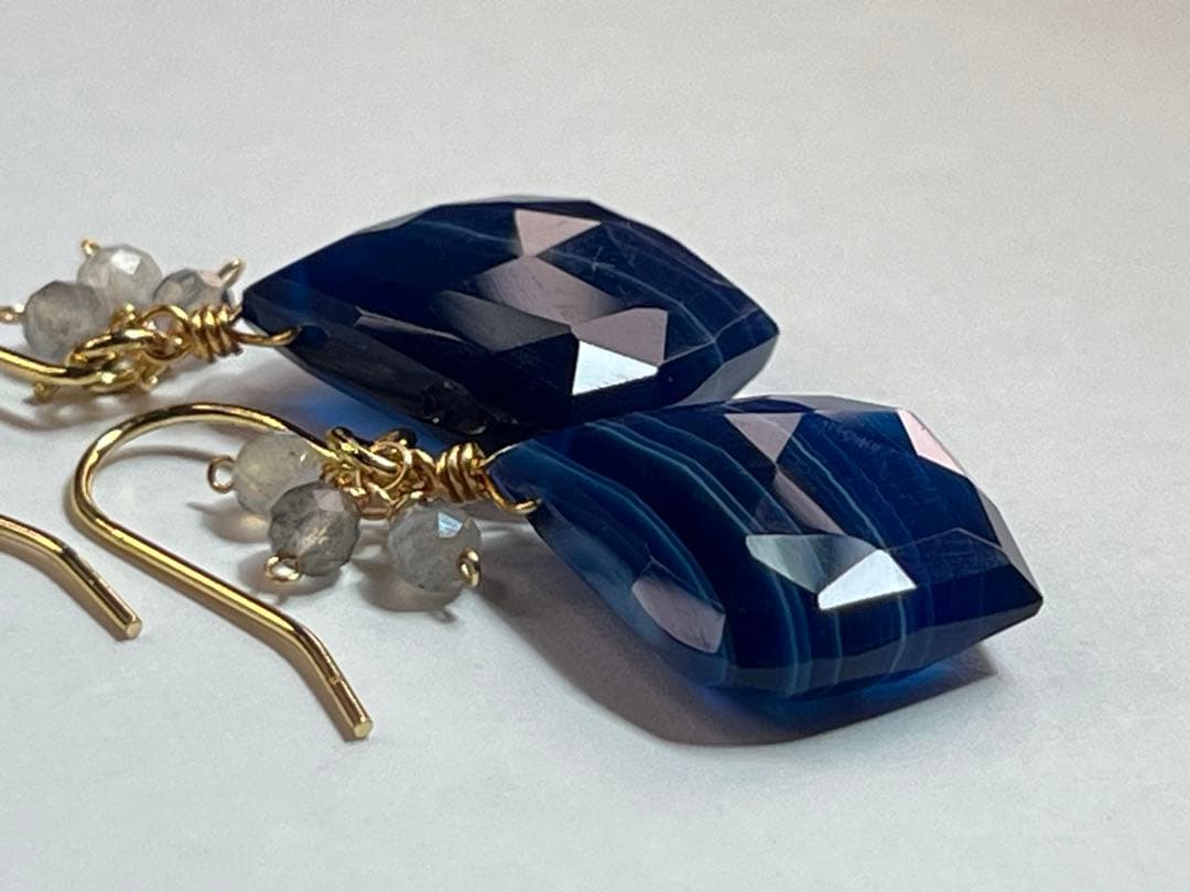 Kaya　14kgf ブルーカルセドニー リーフシェイプ ピアス