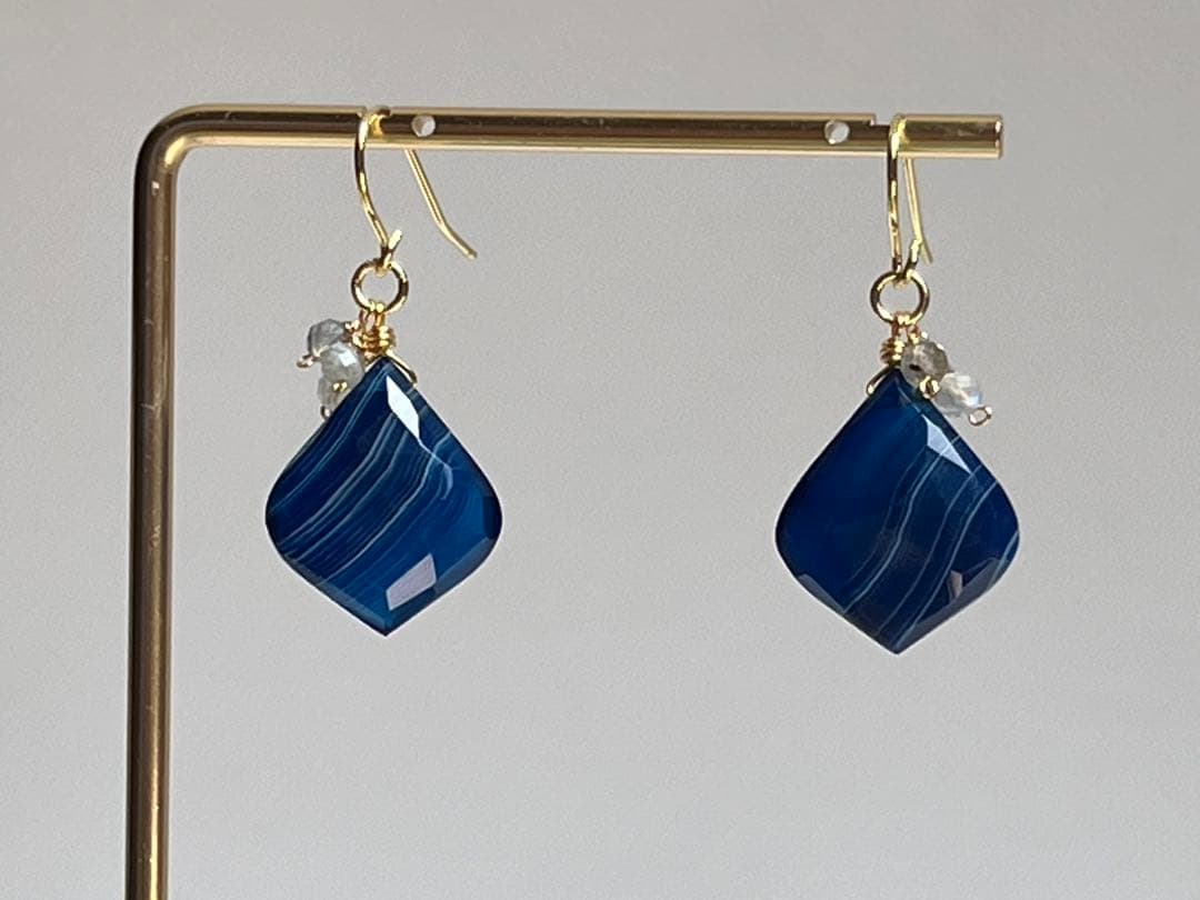 Kaya　14kgf ブルーカルセドニー リーフシェイプ ピアス