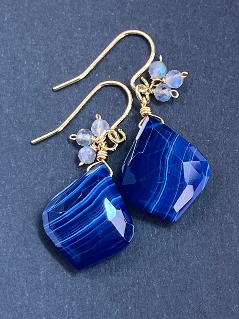 Kaya　14kgf ブルーカルセドニー リーフシェイプ ピアス