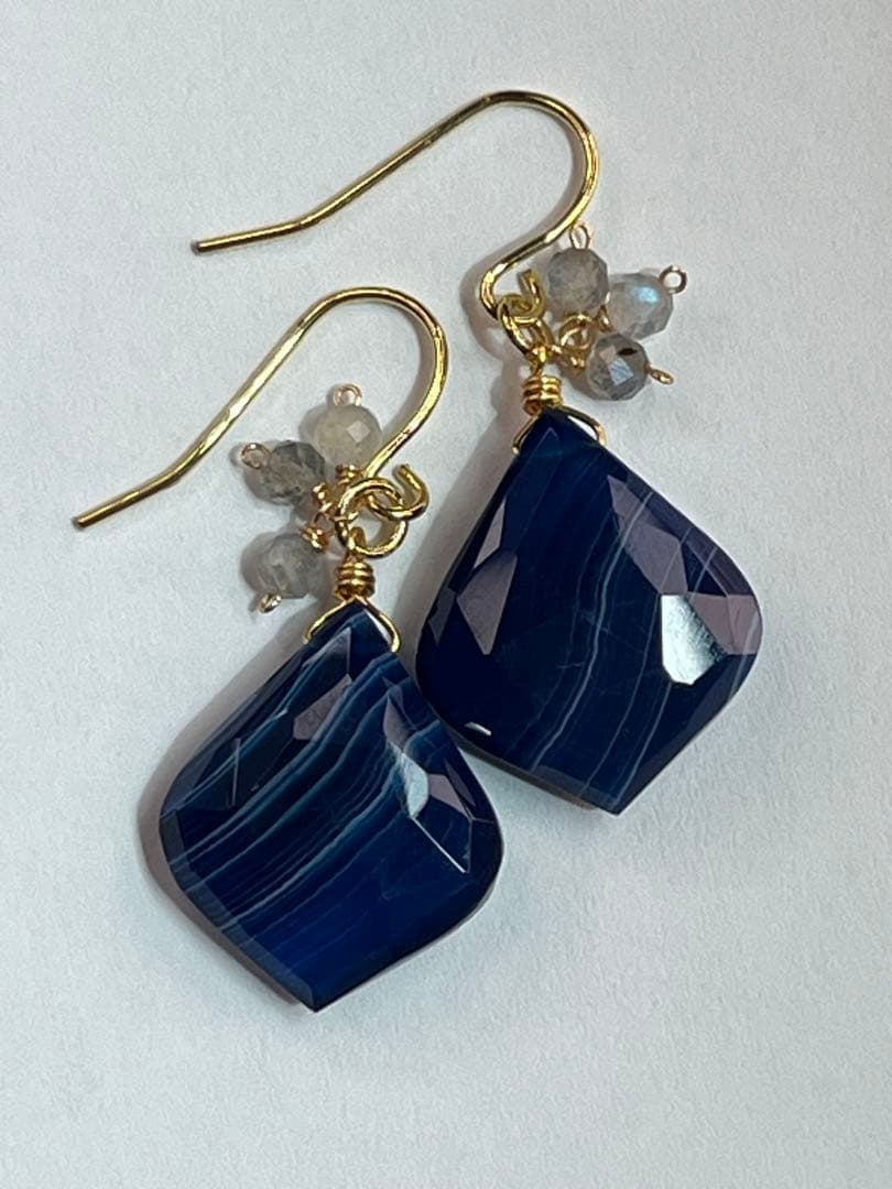 Kaya　14kgf ブルーカルセドニー リーフシェイプ ピアス