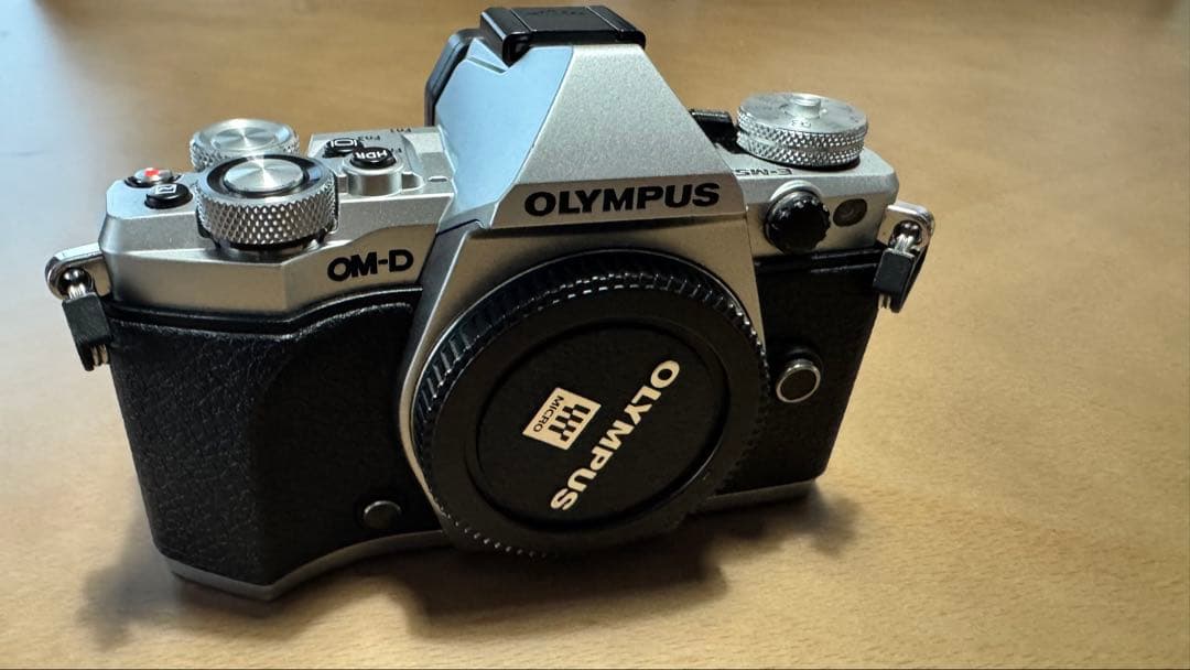 美品OLYMPUS OM-D E-M5 MarkII シルバー本体