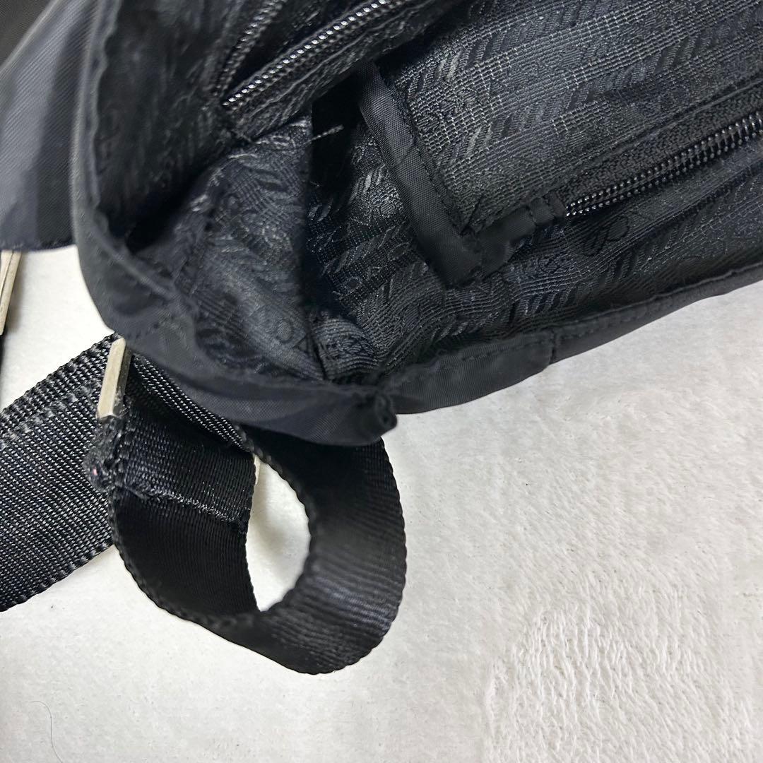 プラダ PRADA ナイロン ショルダーバッグ 三角ロゴプレート ブラック