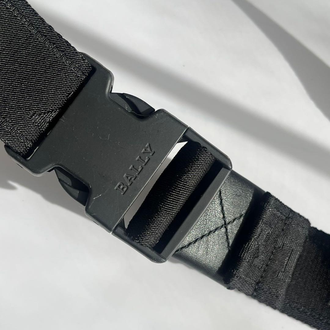 ✨未使用級　近年モデル✨　BALLY バリー　ボディバッグ　ストライプ　黒