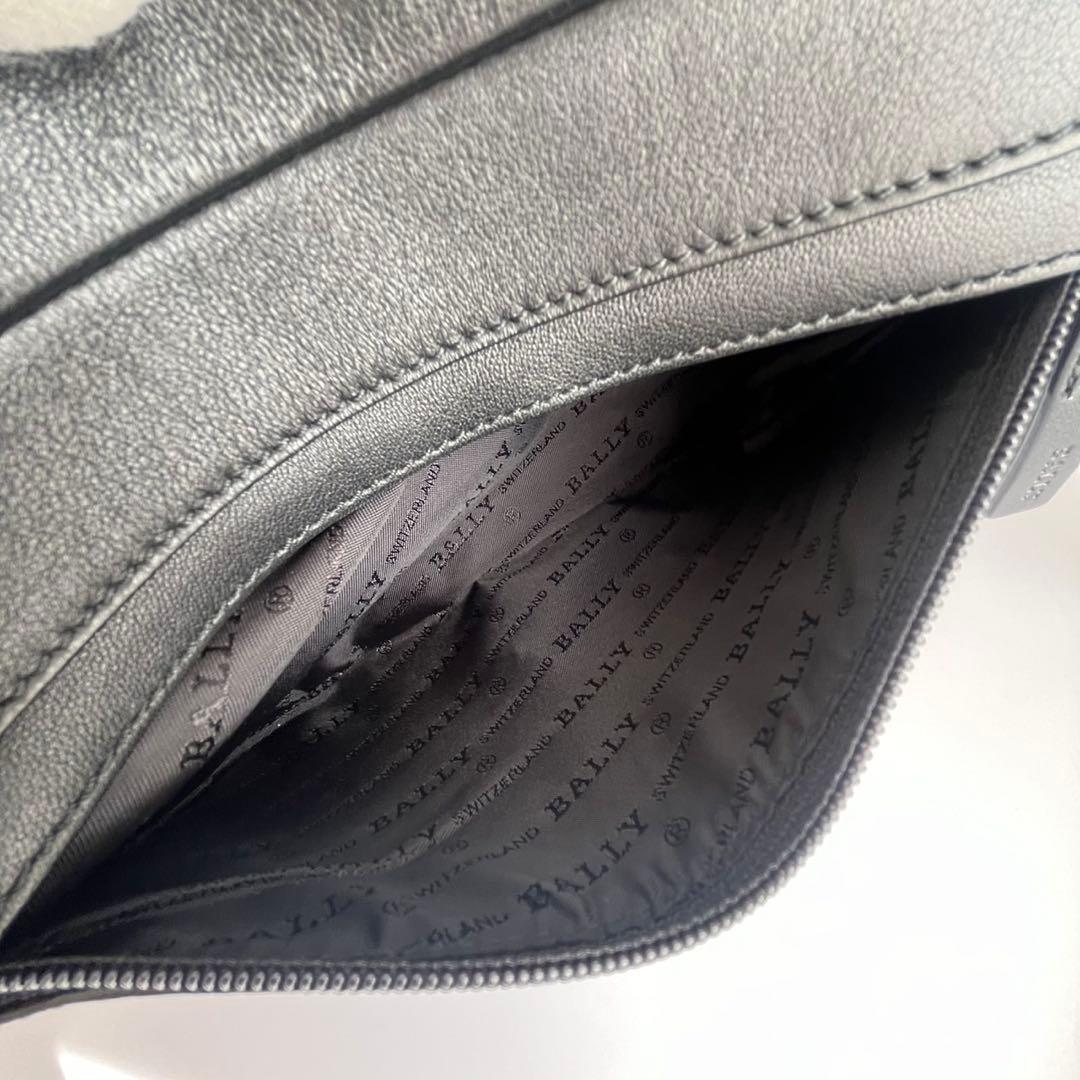 ✨未使用級　近年モデル✨　BALLY バリー　ボディバッグ　ストライプ　黒