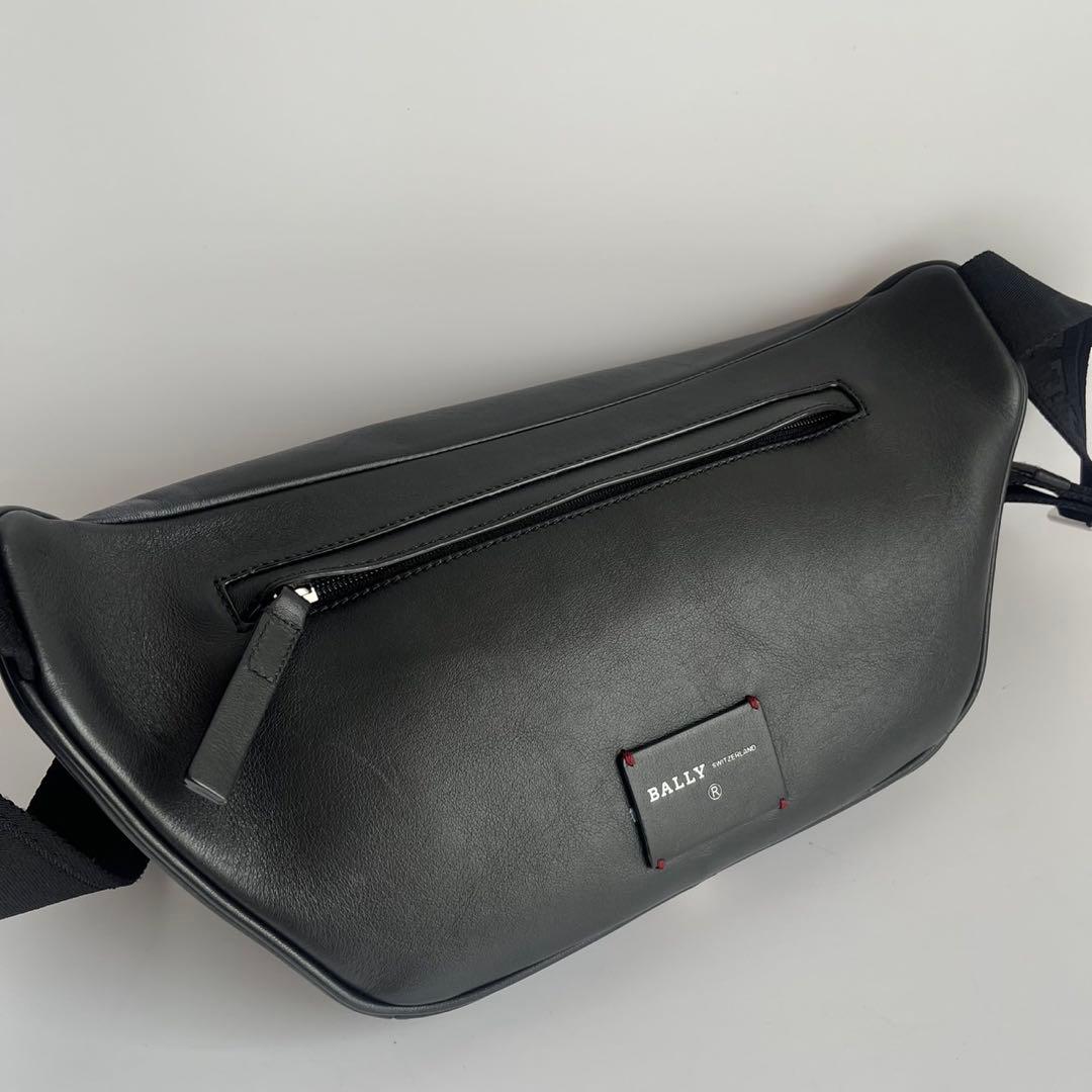 ✨未使用級　近年モデル✨　BALLY バリー　ボディバッグ　ストライプ　黒