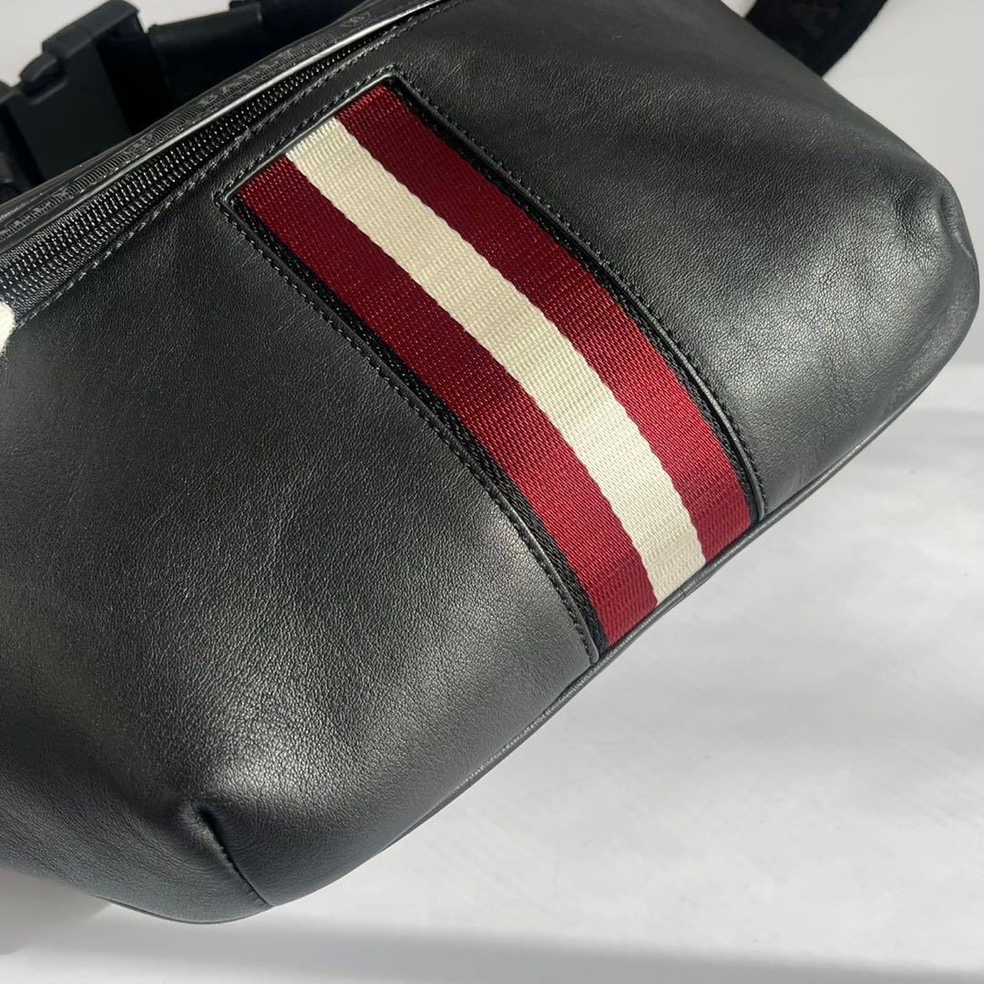 ✨未使用級　近年モデル✨　BALLY バリー　ボディバッグ　ストライプ　黒