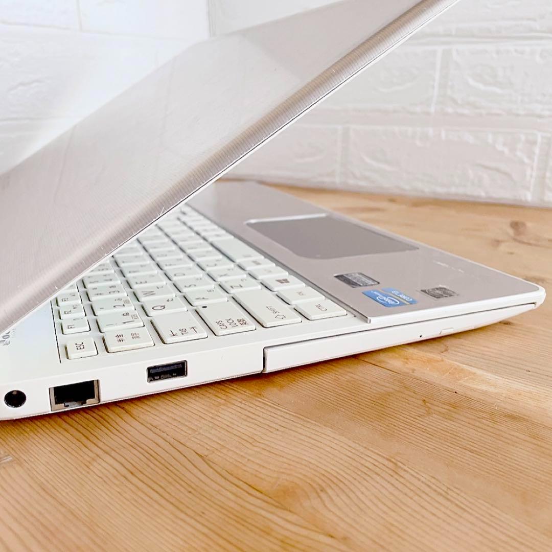 すぐ使える✨ メモリ8G✨新品SSD✨カメラ付 ノートパソコン✨趣味や事務作業