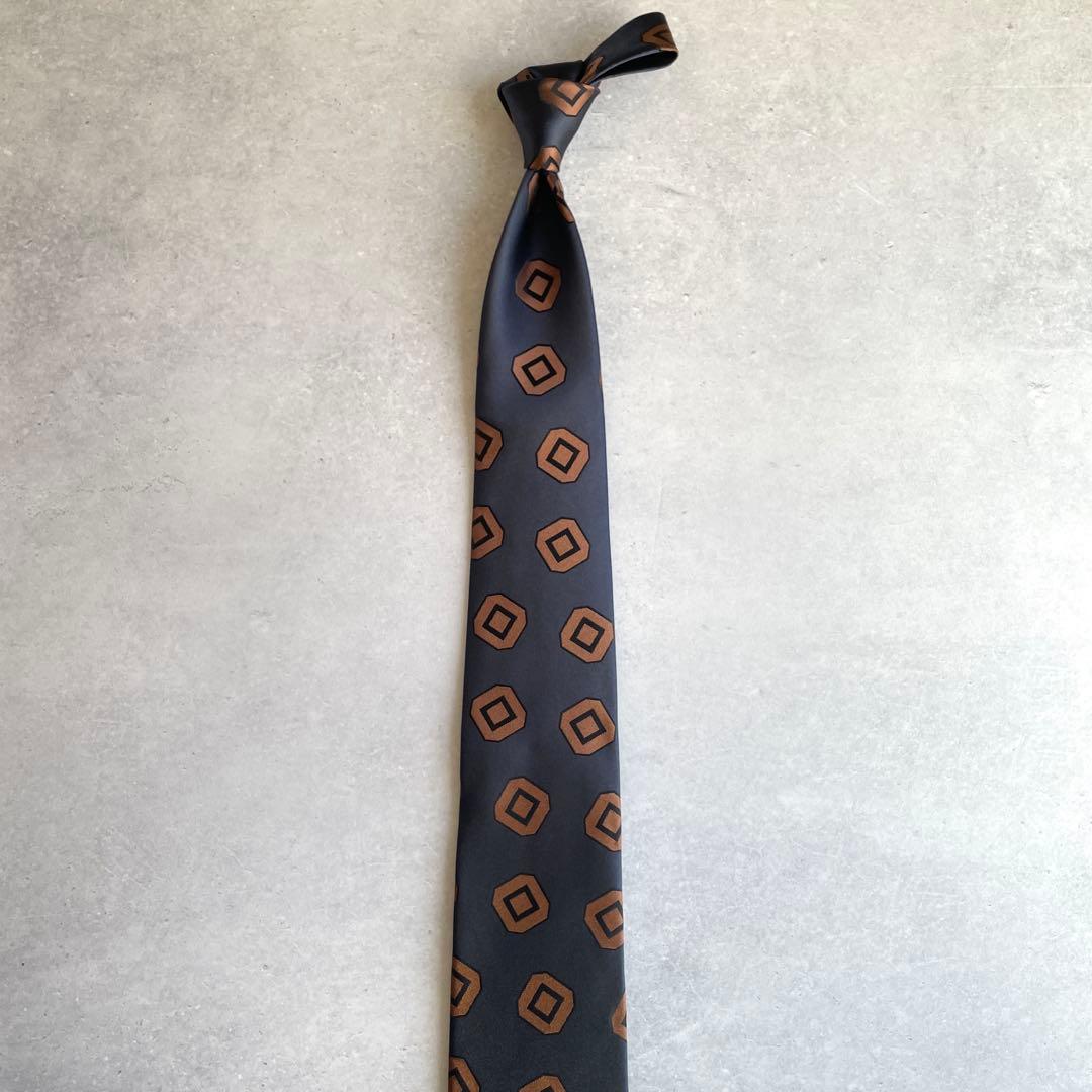 25年新作Holiday&Brownホリデー&ブラウン幾何学ネクタイ