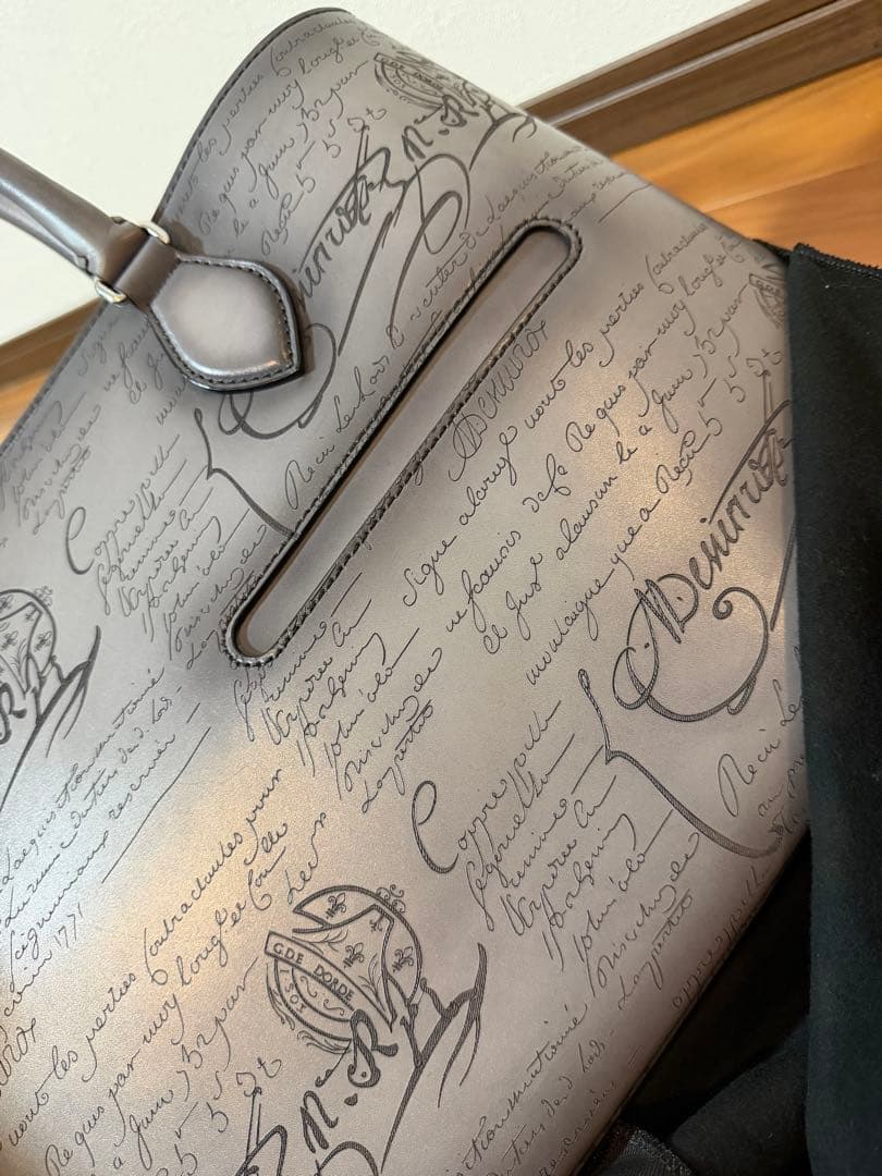 49万ベルルッティberlutiトゥジュールミニネオスクリットレザートートバッグ