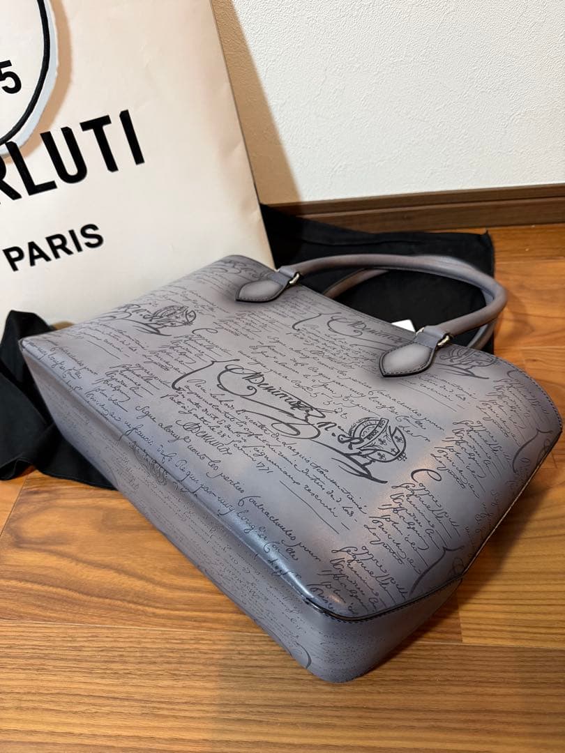 49万ベルルッティberlutiトゥジュールミニネオスクリットレザートートバッグ