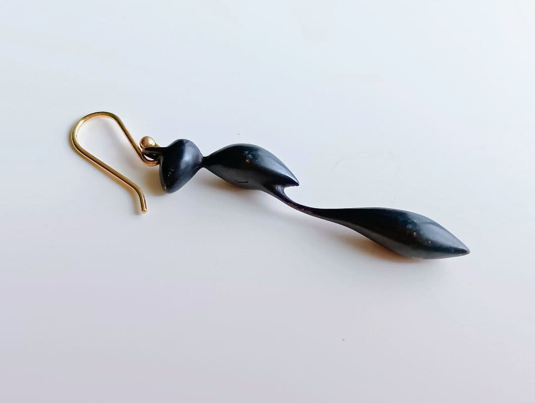 ガブリエラキス ピアス 羽根のない蜂 酸化青銅 14K 片方のみ