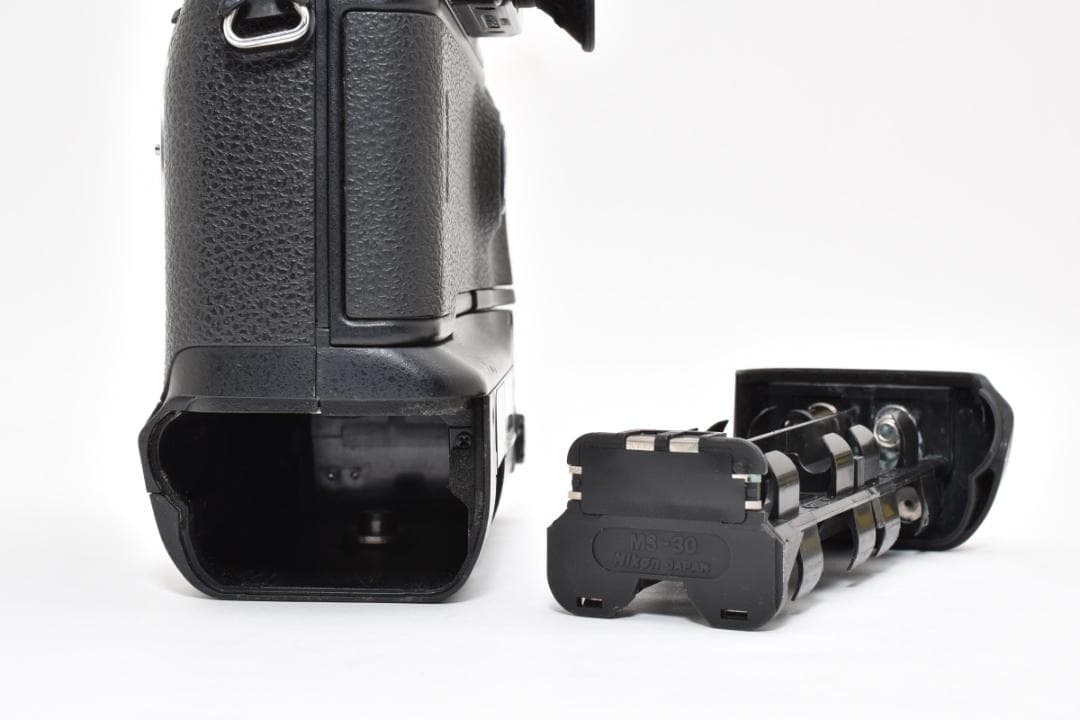 美品 NIKON F5 本体 ストラップ付 フィルムカメラ モルト良好 M849