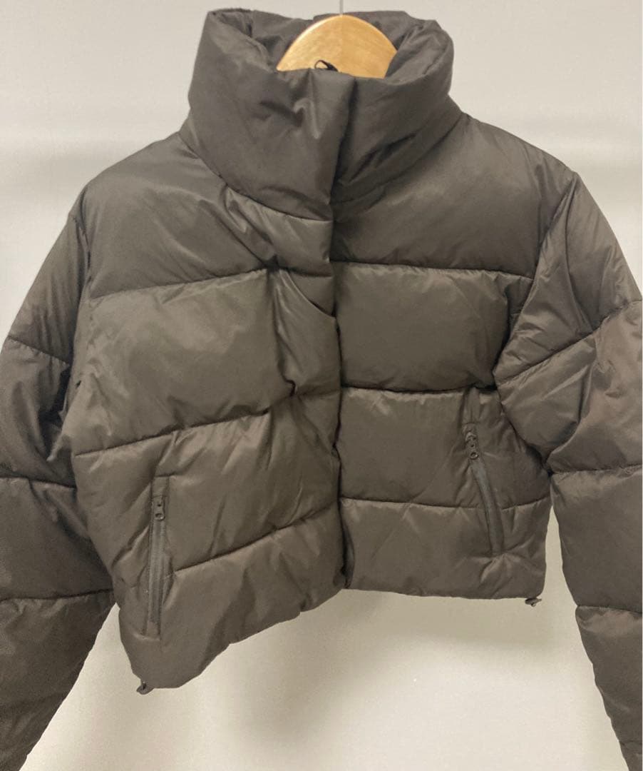 alo yoga ダークブラウン クロップドダウンジャケット