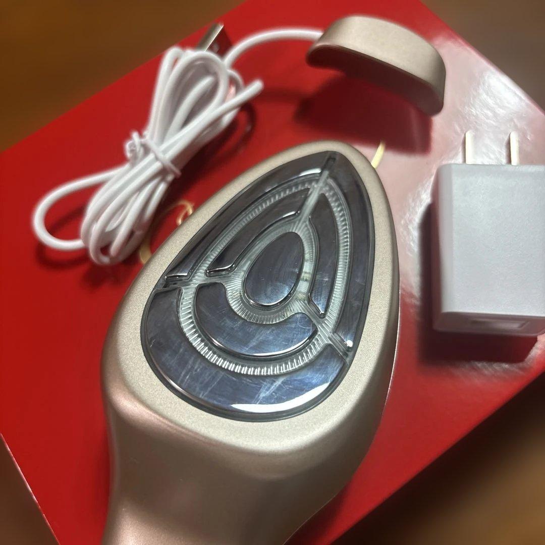 ME ラボン・エクラ　美顔器　IKKO