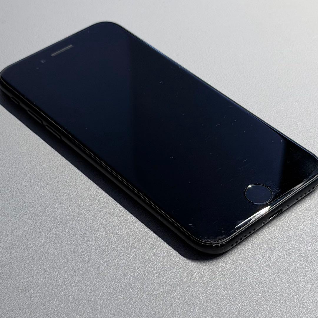 iPhone SE（第２世代）64GB