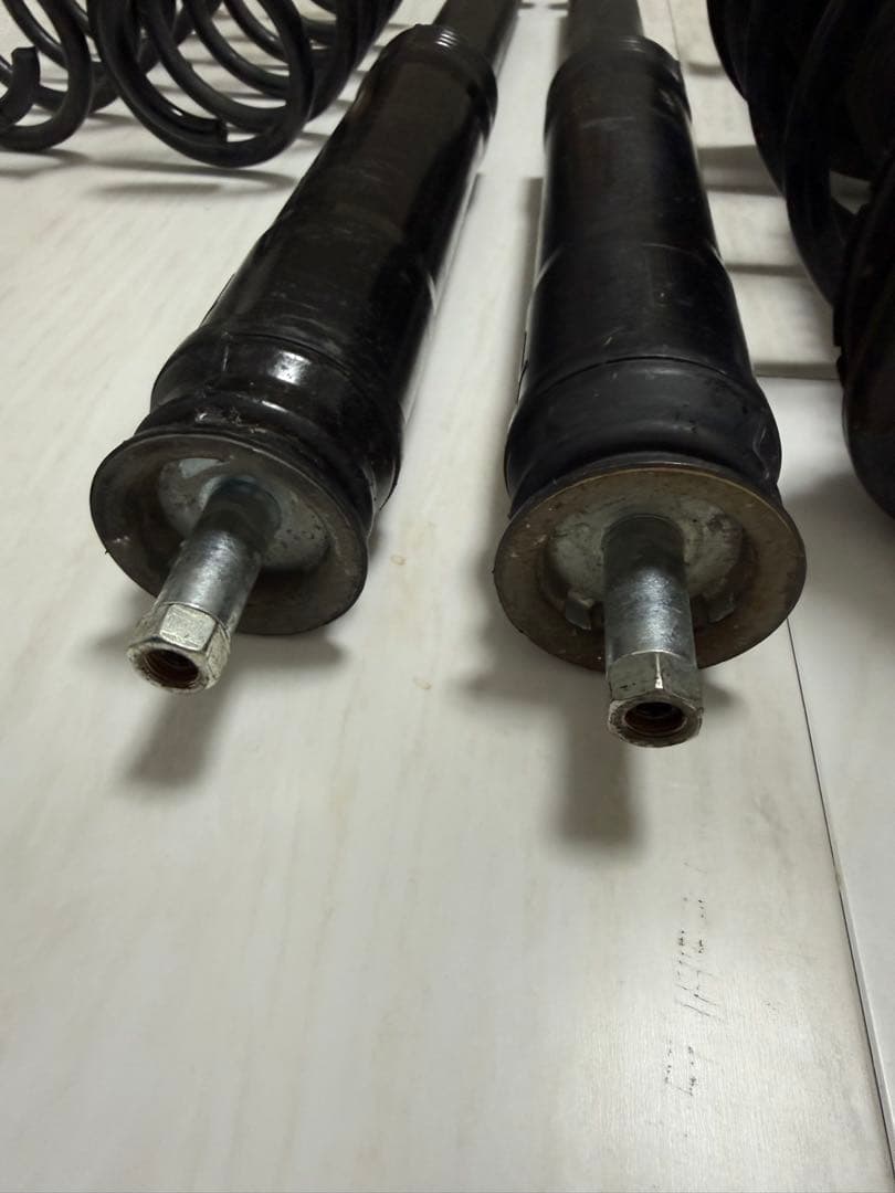 【Shinchan꙳★*様】30プリウス　前期　Sツーリング　サスペンション