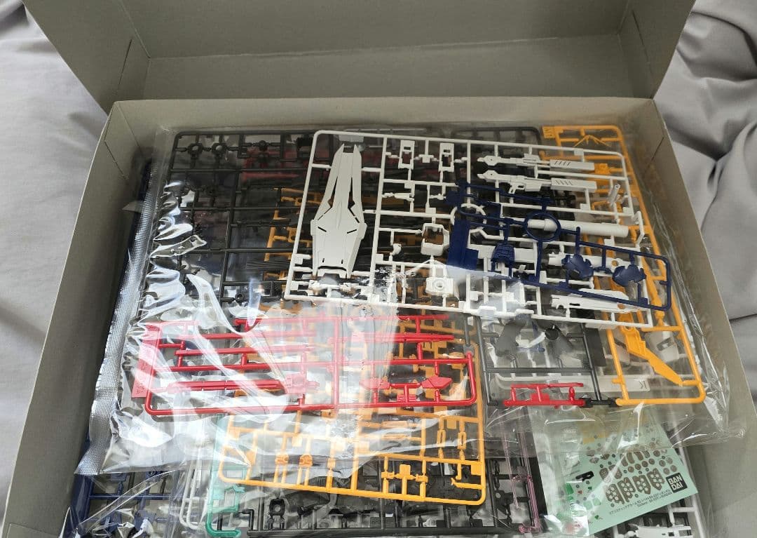 RG RX-93ff νガンダム 1/100 RX-78F00 ガンダム