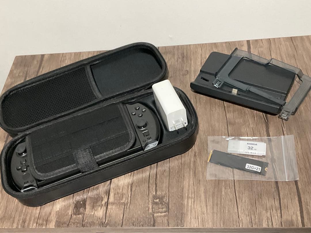 WIN GPD4（6800U/32GB/1TB）ケース、アダプタ、USBメモリ付