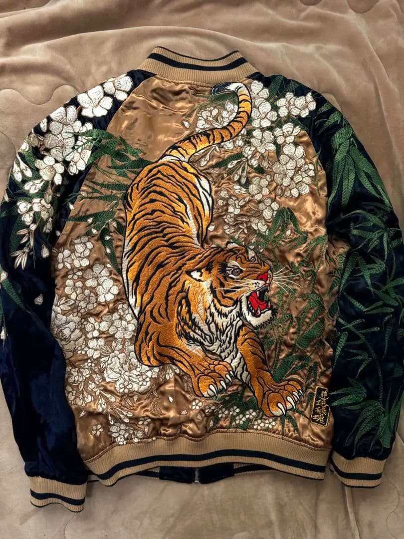 美品 ２面用 絡繰魂 虎 桜 日本限定 スカジャン vintage レーヨン