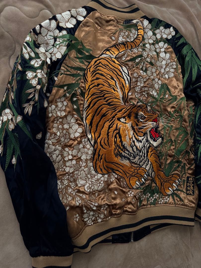 美品 ２面用 絡繰魂 虎 桜 日本限定 スカジャン vintage レーヨン