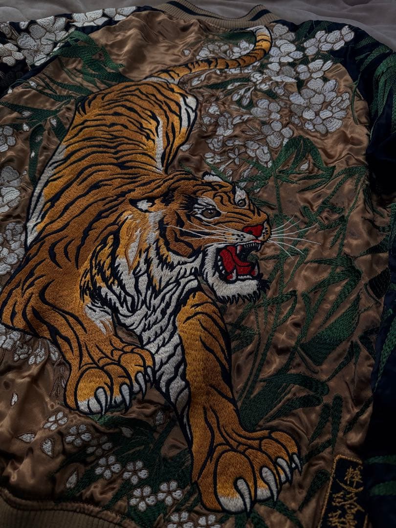 美品 ２面用 絡繰魂 虎 桜 日本限定 スカジャン vintage レーヨン