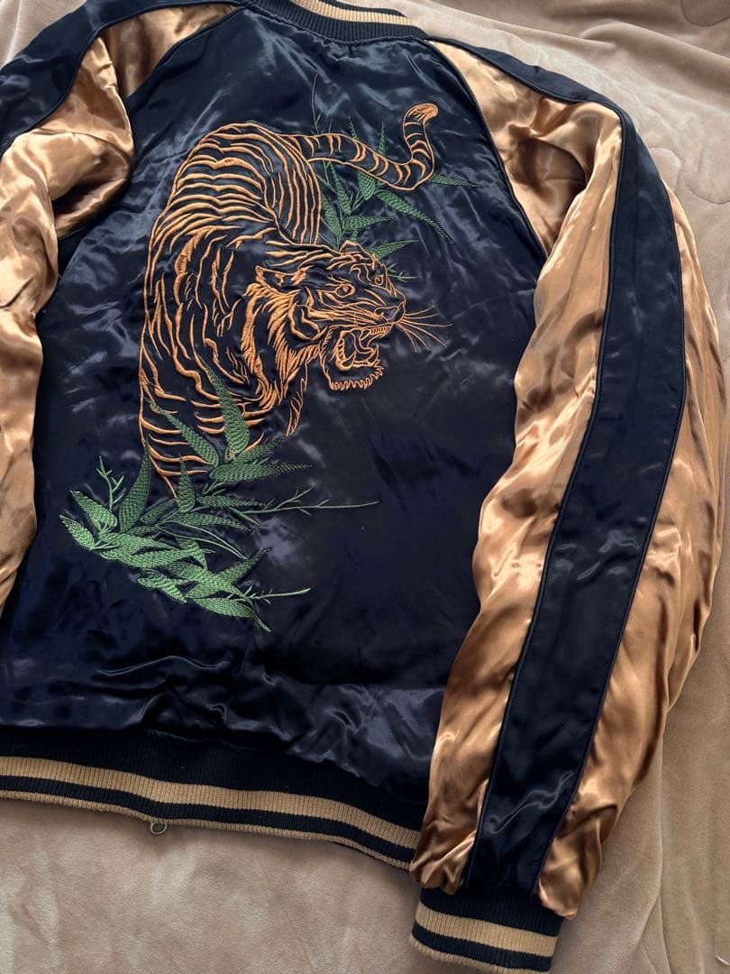 美品 ２面用 絡繰魂 虎 桜 日本限定 スカジャン vintage レーヨン