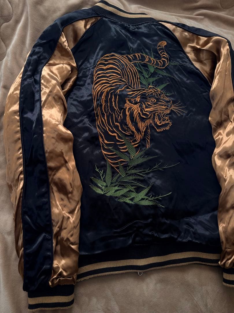 美品 ２面用 絡繰魂 虎 桜 日本限定 スカジャン vintage レーヨン