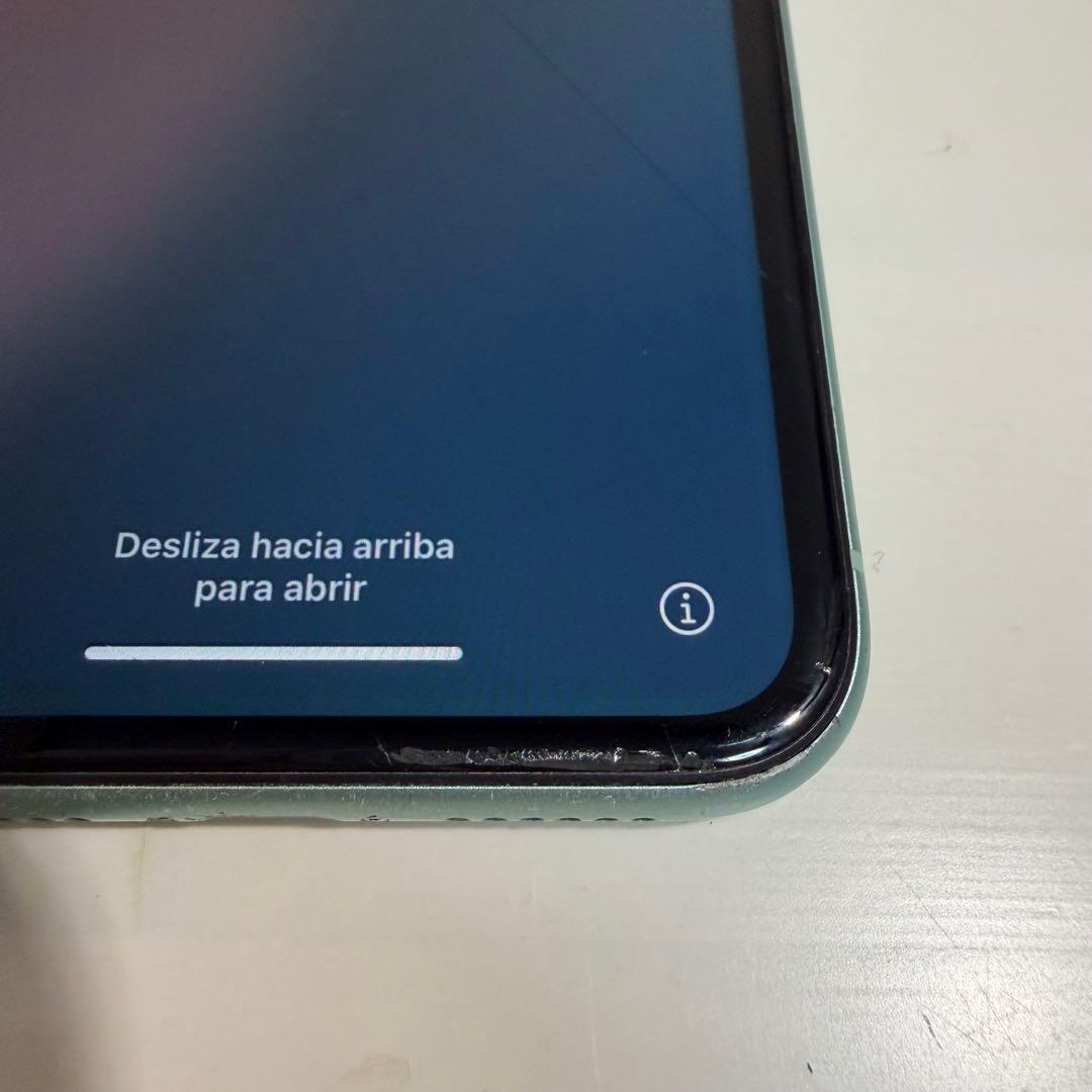 Apple iPhone 11 ミントグリーン 128GB ひび割れあり