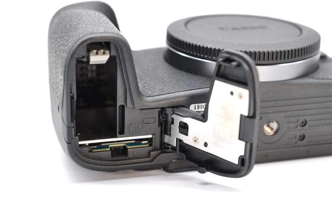 Canon EOS RP ミラーレスカメラ 本体 64GbSDXCカード付き