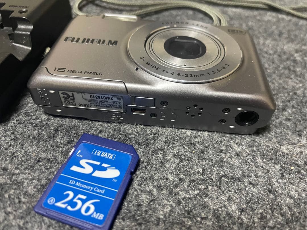 【美品】FUJIFILM FINEPIX JX550 シルバー　動作確認済