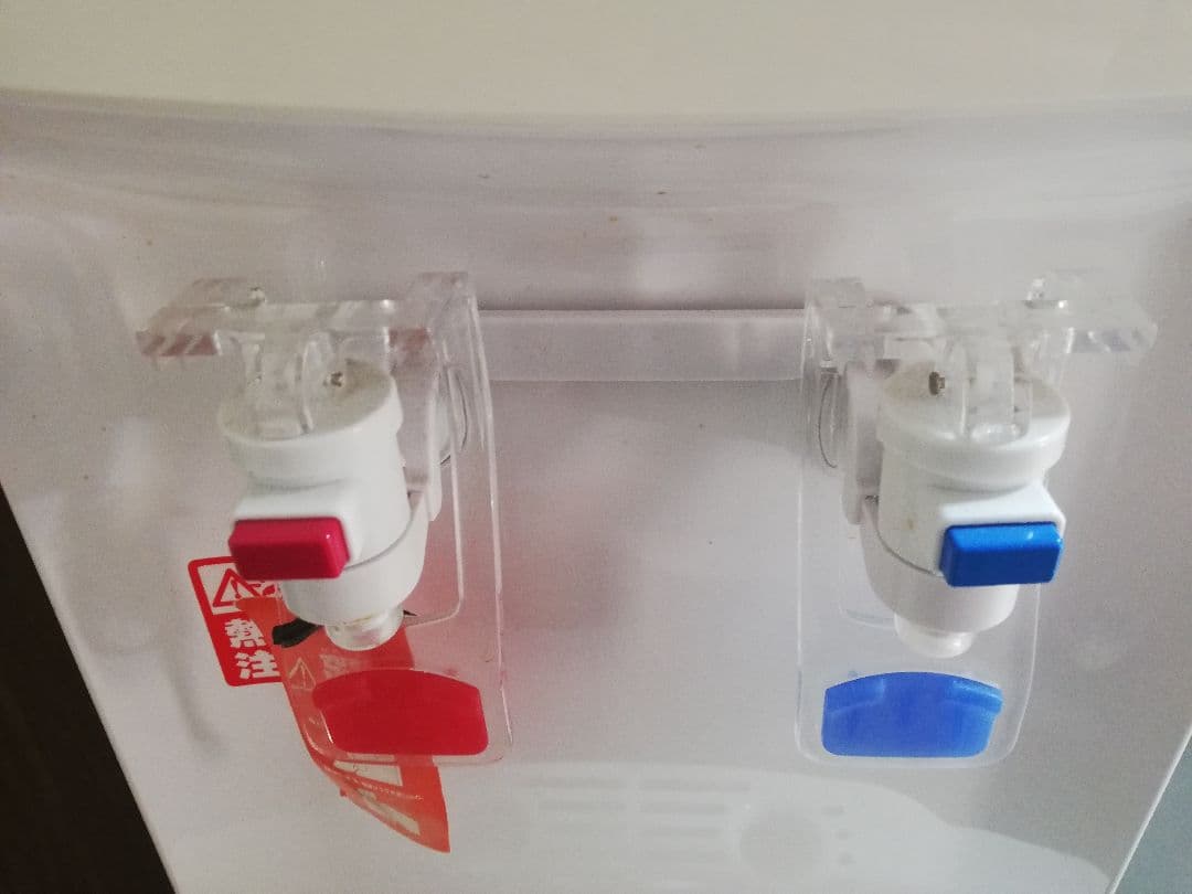 送料無料‼️　フレシャス　ウォーターサーバー　ホワイト　温水 冷水