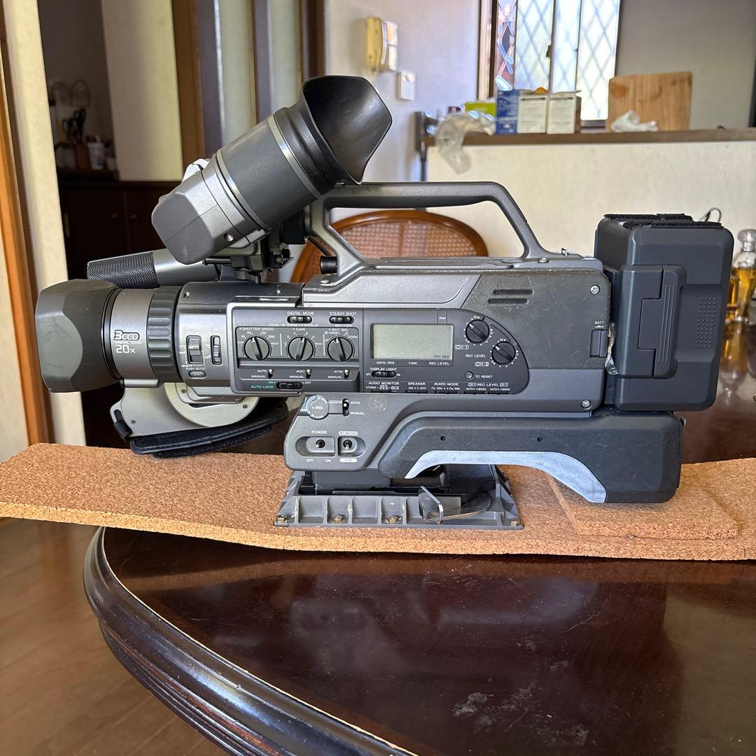 業務用ビデオカメラ　 ３CCD SONY DVCAM DSR-200
