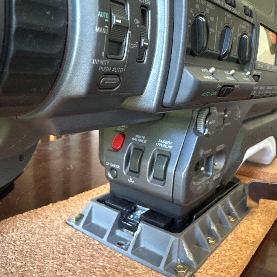 業務用ビデオカメラ　 ３CCD SONY DVCAM DSR-200