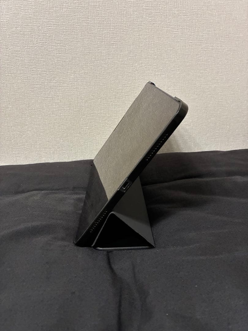 Apple iPad Air 第5世代 本体 カバー付き