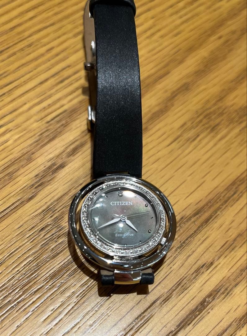 シチズンエル　エコドライブ　白蝶貝ダイヤ30粒