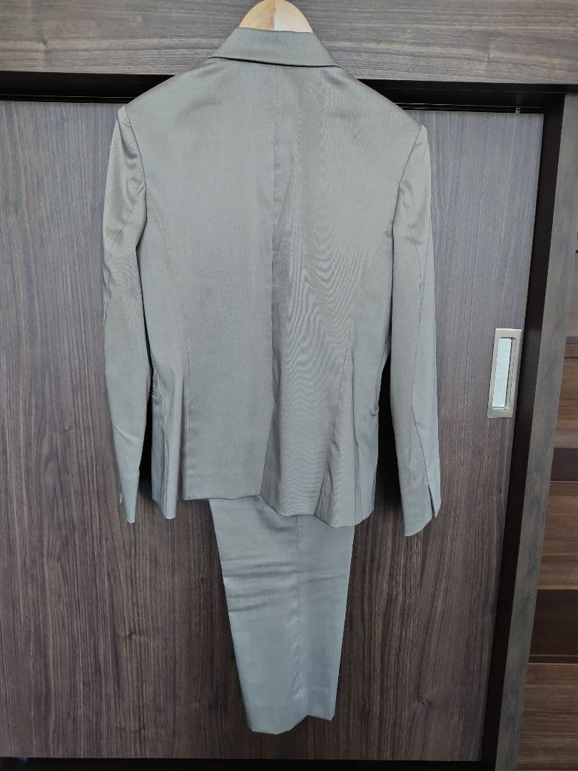 23区 シルバーグレースーツ