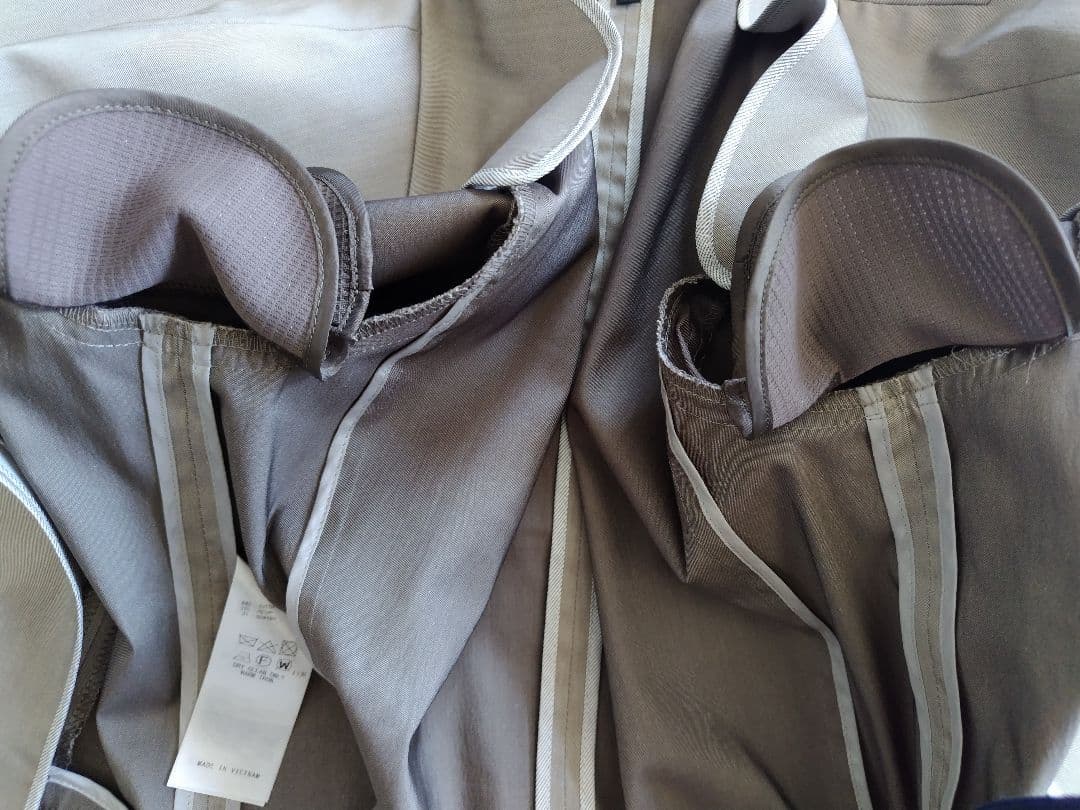 23区 シルバーグレースーツ