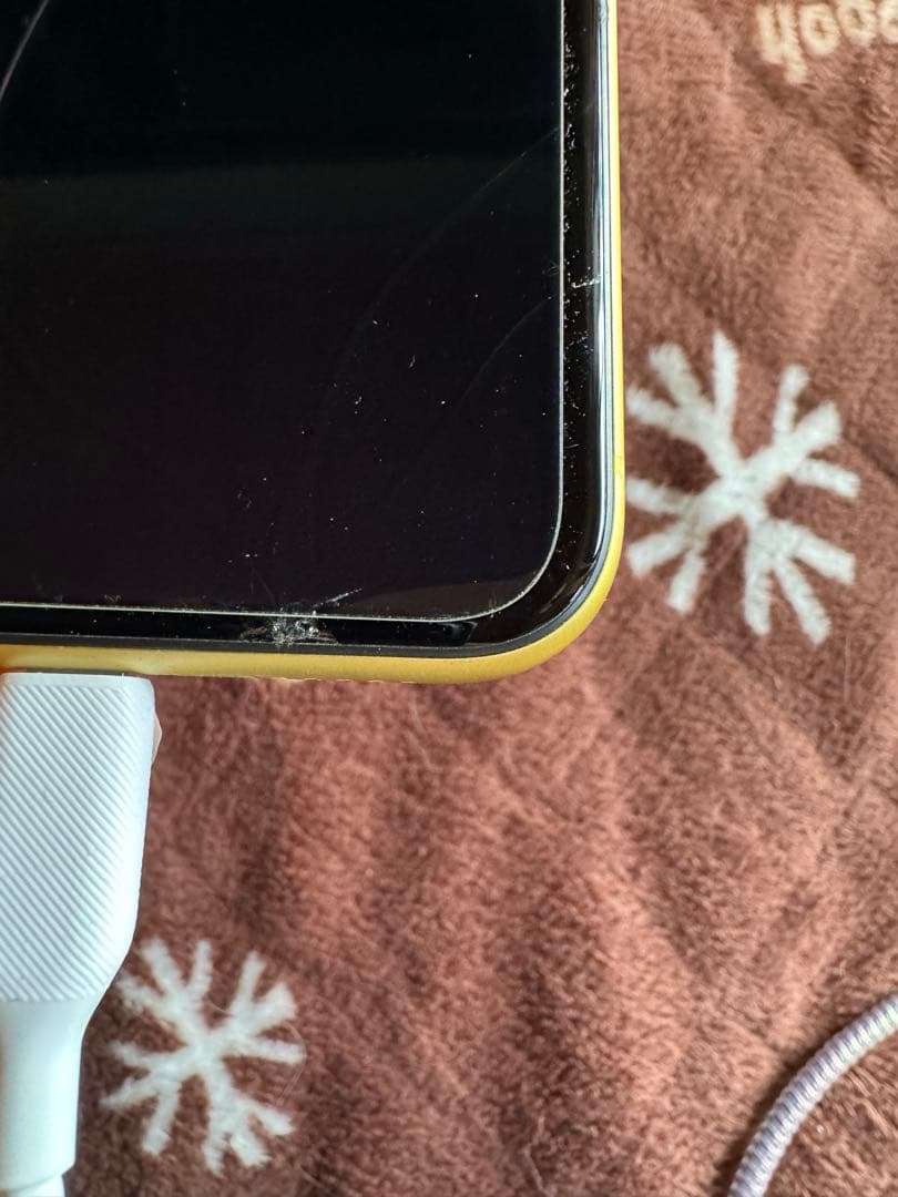 iPhone11 256GB イエロー　画面割れあり　バッテリー84%