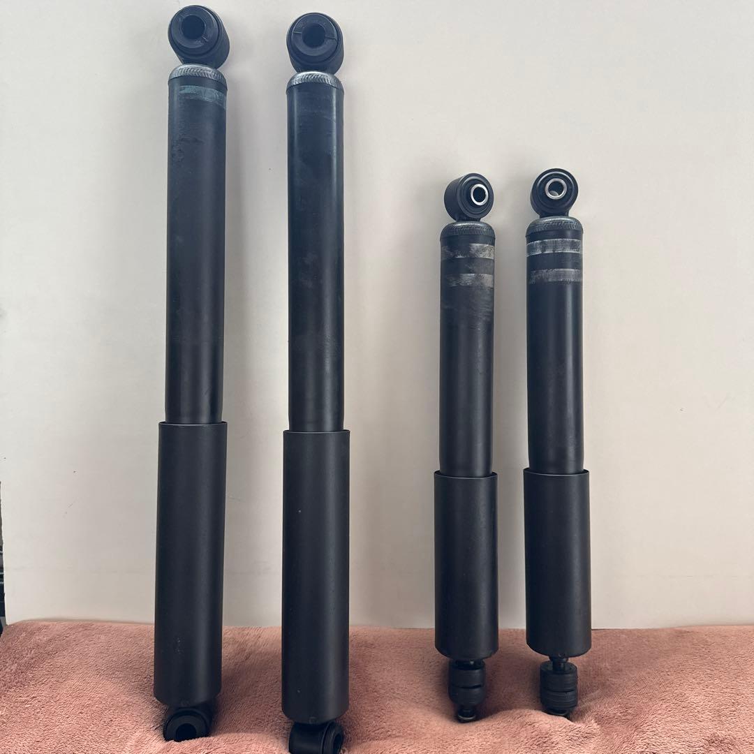 ハイエース　ダークプライムS純正ショックアブソーバー4本セット