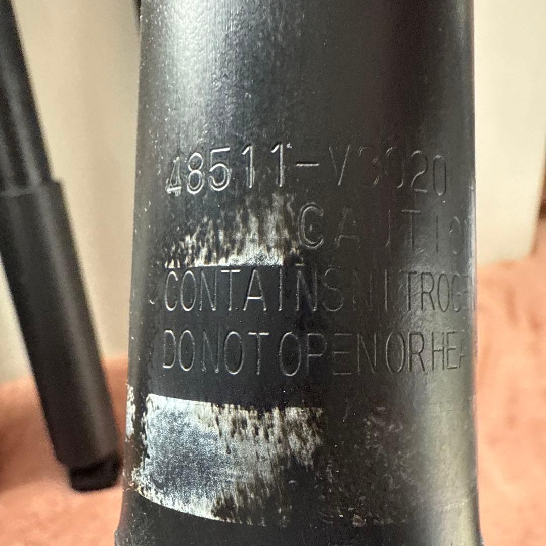 ハイエース　ダークプライムS純正ショックアブソーバー4本セット