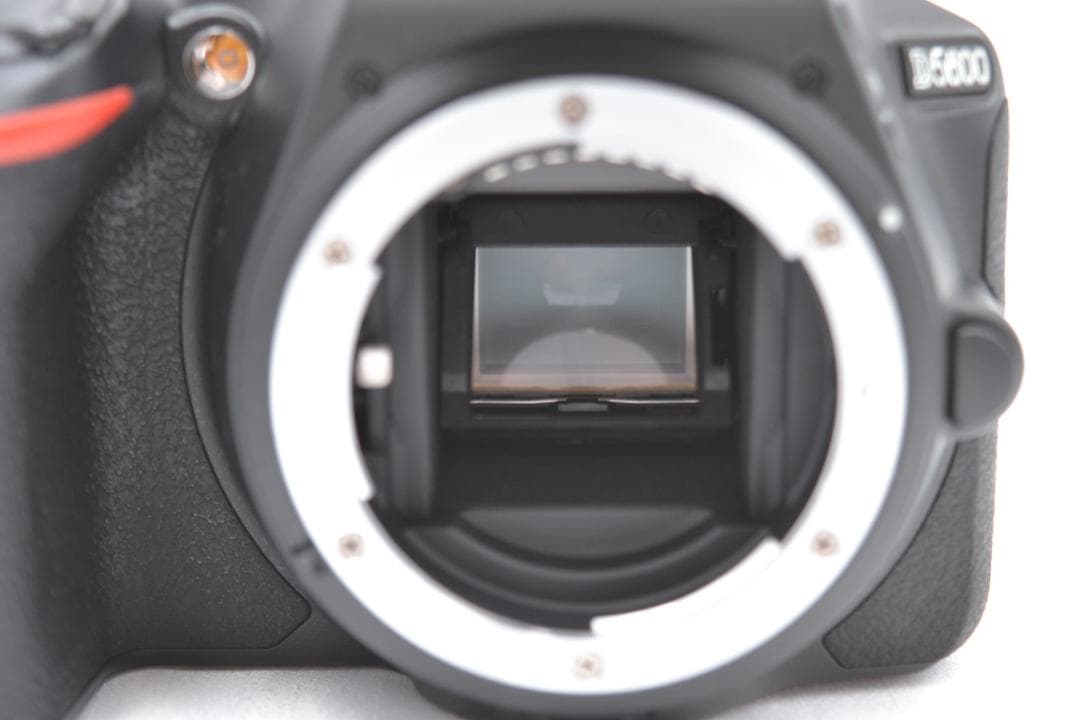 ■ 美品 ■ S数3,918回　ニコン　Nikon D5600 レンズキット
