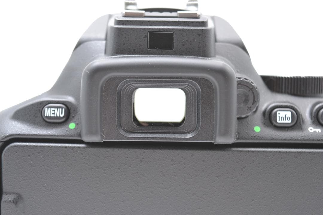 ■ 美品 ■ S数3,918回　ニコン　Nikon D5600 レンズキット