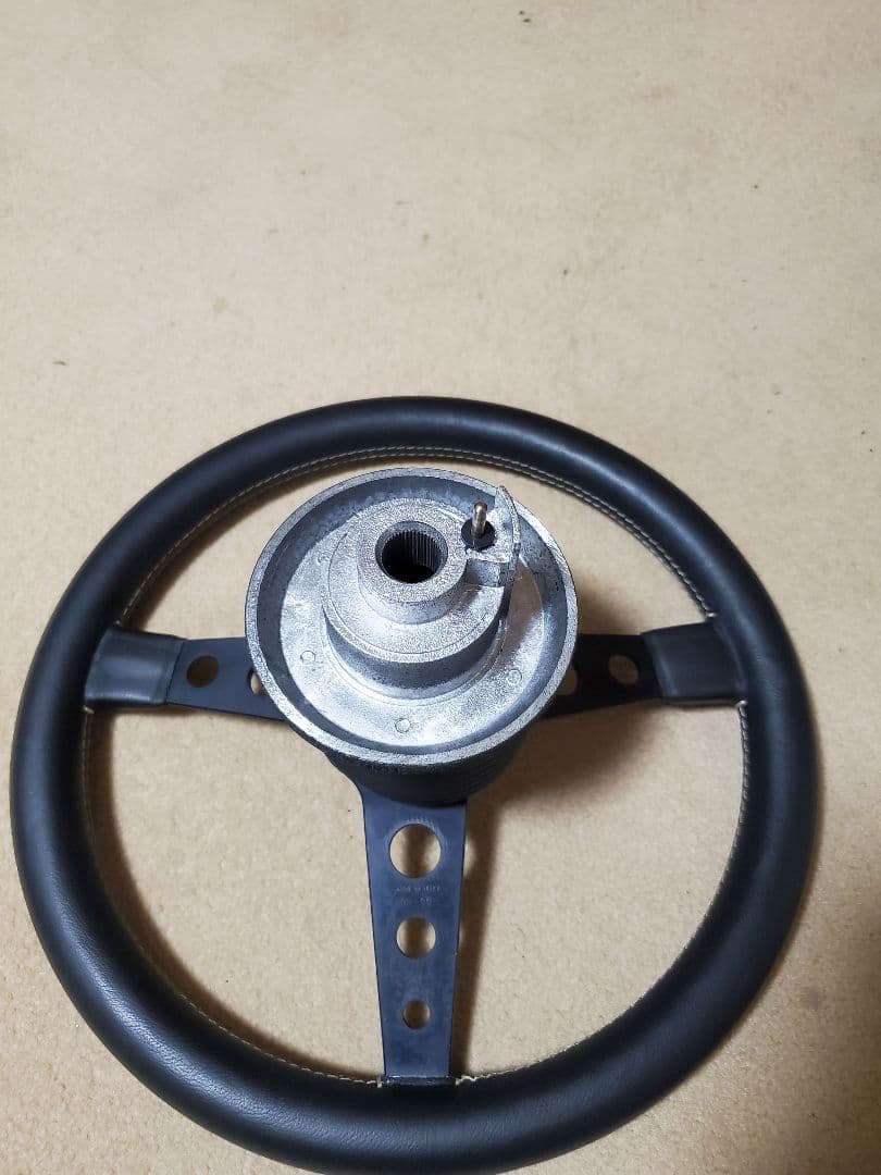 VOLVOボス付きMOMO ステアリングホイール